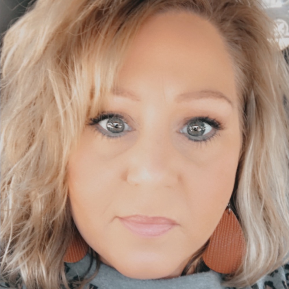 Meet your Posher, Crystal
